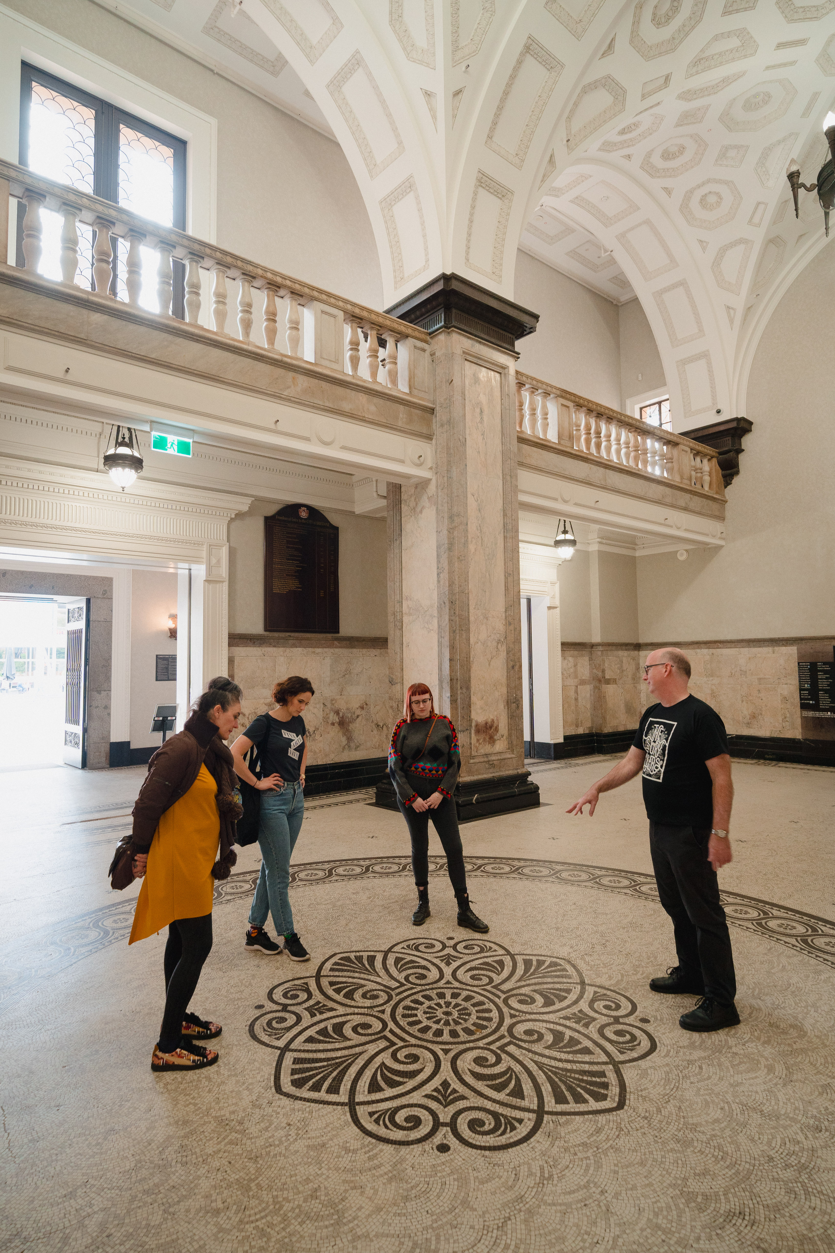 tours of brisbane city hall