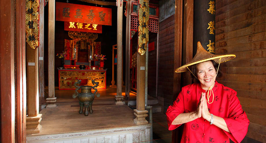 Photo of a woman in Hou Wang Temple